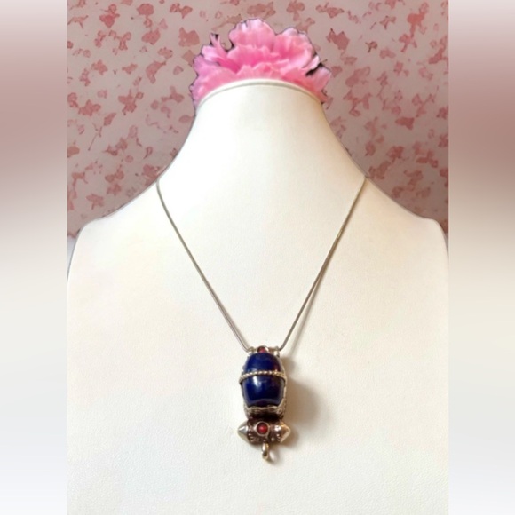 vintage and hand carved traditional ethnic Tibetan pendant with lapis stone 14gr - Picture 4 of 11